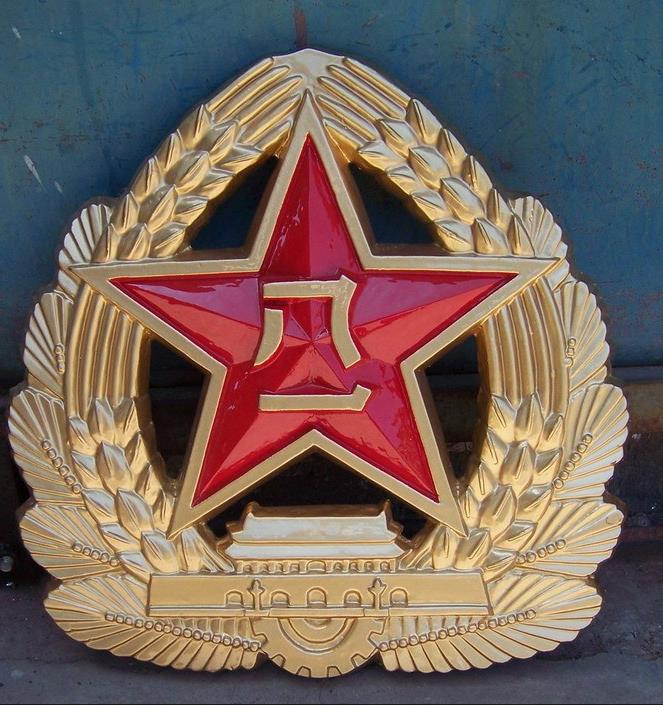 大型警徽的制作和展示是否需要考慮與當(dāng)?shù)匚幕蛡鹘y(tǒng)的融合